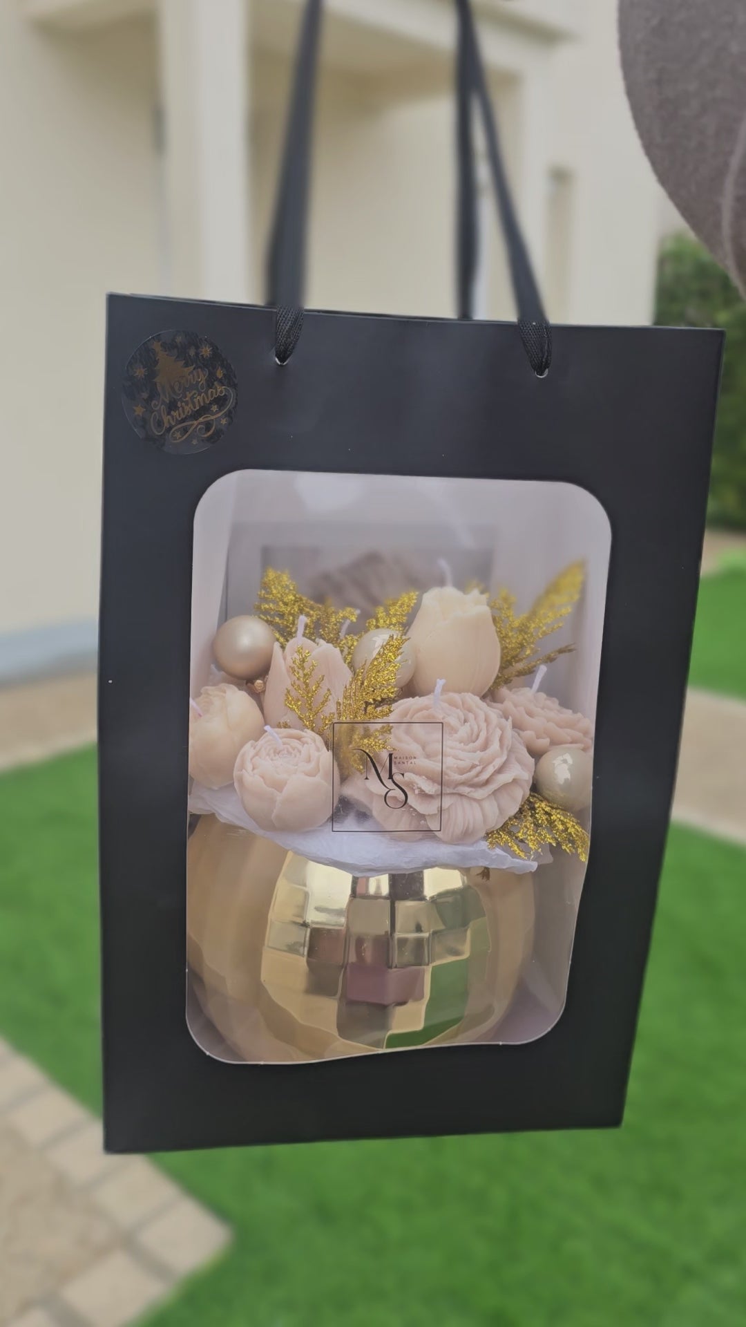 Bouquet en vase doré